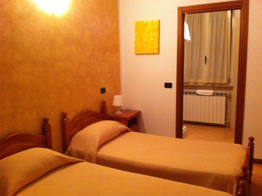 Albergo Quattro Pini San Martino della Battaglia Exterior photo